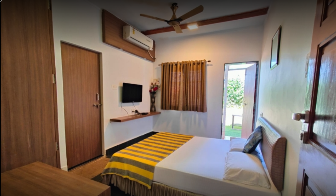 Royal Baga Residency | DELUXE ROOM with BALCONY